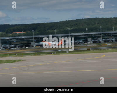 Easyjet Flugzeug am Flughafen Zürich Stockfoto