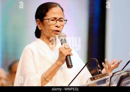 Kolkata, Indien. 05 Sep, 2019. West Bengal Chief Minister Mamata Banerjee ausgezeichnet Lehrer anlässlich der Lehrer Tag. (Foto durch Saikat Paul/Pacific Press) Quelle: Pacific Press Agency/Alamy leben Nachrichten Stockfoto