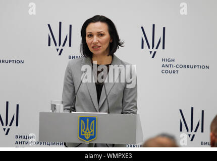 Richter Olena Tanasevych spricht während der Einführung der hohen Anti-korruptions-Hof in Kiew, Ukraine. Stockfoto