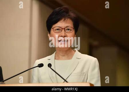 Hongkong, China. 5. Sep 2019. Chief Executive von China's Hong Kong Special Administrative Region (HKSAR) Carrie Lam spricht während einer Sitzung in Hong Kong, South China, Sept. 5, 2019. Credit: Liu Dawei/Xinhua/Alamy leben Nachrichten Stockfoto