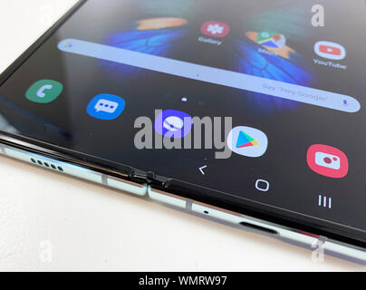 Die aktualisierte Samsung Galaxy Falten, die sich auf Verkauf in Großbritannien ist am 18. September. Das neue Gerät wurde auf der IFA-Messe in Berlin gezeigt. Stockfoto