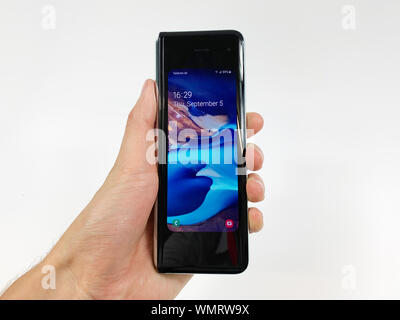 Die aktualisierte Samsung Galaxy Falten, die sich auf Verkauf in Großbritannien ist am 18. September. Das neue Gerät wurde auf der IFA-Messe in Berlin gezeigt. Stockfoto