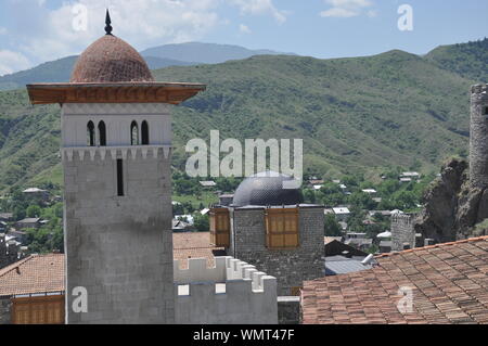 Rabati Schloss in Georgien. Historischer Ort. Eine Burg auf dem Hügel mit ganki kró ¿ und Türme. Stockfoto