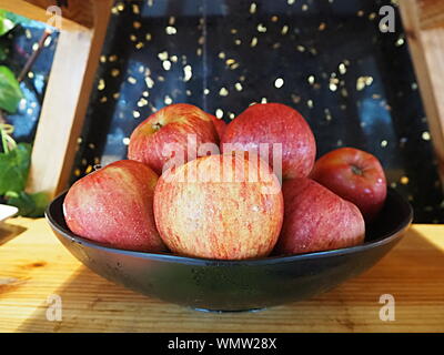 Ein Darm großer roter Äpfel Stockfoto