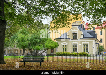 Fassaden entlang der südlichen Promenade im frühen Herbst in Norrköping, Schweden. Stockfoto