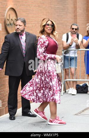 New York, USA. 5. Sep 2019. Wendy Williams heraus und über für Celebrity Candids-DO, die View Studios, New', NY September 5, 2019. Foto: Kristin Callahan/Everett Collection Credit: Everett Collection Inc/Alamy leben Nachrichten Stockfoto