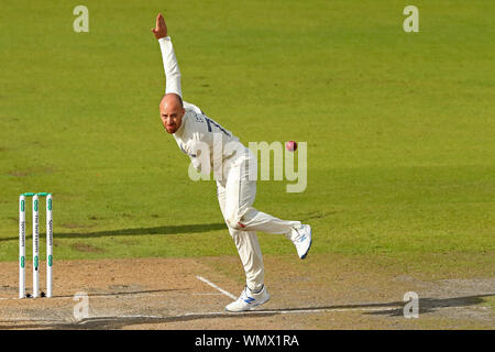 MANCHESTER, England. 05. SEPTEMBER 2019: Jack Lauge von England Bowling in Tag zwei des 4. Specsavers Asche Test übereinstimmen, in Old Trafford Cricket Ground, Manchester, England. Credit: Cal Sport Media/Alamy leben Nachrichten Stockfoto