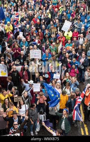 Bristol, UK. 31. August 2019. Bis zu 3000 Demonstranten auf dem College Green in Bristol versammelt vor marschieren durch die Straßen der Stadt Protest gegen Stockfoto