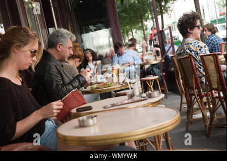 Paris, Cafe Le Progres 1 Rue De Bretagne Stockfoto