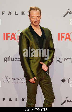 Berlin, Deutschland. 05 Sep, 2019. Schauspieler Viktor Schefe kommt zur Gala der IFA-Eröffnung. Quelle: Annette Riedl/dpa/Alamy leben Nachrichten Stockfoto