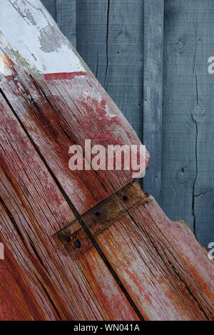 Verwittertes Holz boot Ruder. Chesapeake Bay Maritime Museum, St. Michaels, Maryland, Vereinigte Staaten von Amerika. Stockfoto
