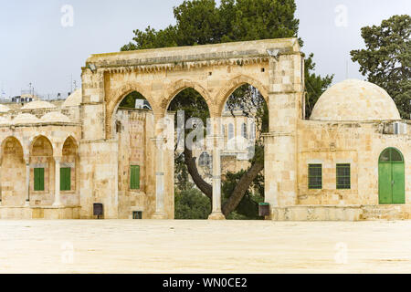 Atemberaubende Aussicht auf die umliegenden Strukturen der Felsendom (Al-Aqsa Moschee). Al-Aqsa Moschee in der Altstadt von Jerusalem entfernt. Stockfoto
