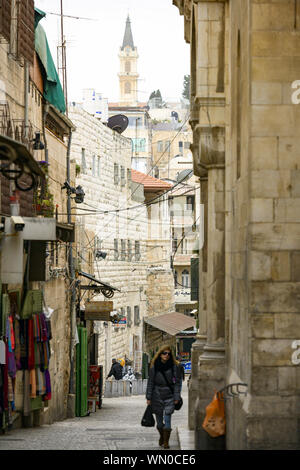 Jerusalem, Israel, 14. Januar 2019. Einheimische und Touristen in den Gassen der Altstadt von Jerusalem. Stockfoto