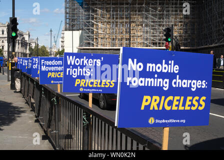 Westminster, London, Großbritannien. 5. September 2019. Stop Brexit Banner gegenüber dem Haus des Parlaments. No-Deal Brexit Kampf als Boris Johnson's Aussetzung des Parlaments für fünf Wochen in den Gerichten für ein zweites Mal herausgefordert. Die anti-deal Bill passiert zweite Lesung im Oberhaus. Die Regierung bereitet eine neue Abstimmung am kommenden Montag auf einem snap Wahl zu halten. Die oppositionen MPs wollen nicht zurück Wahl, bis die Regierung die Regeln keine-deal Brexit. Stockfoto