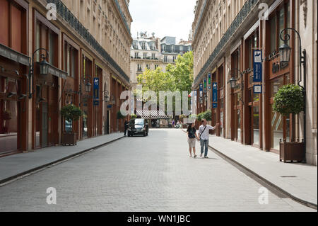 Paris, Rue & Place Edouard VII Stockfoto