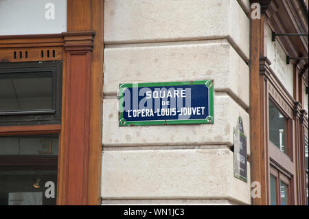 Paris, Rue & Place Edouard VII Stockfoto