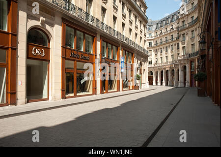 Paris, Rue & Place Edouard VII Stockfoto