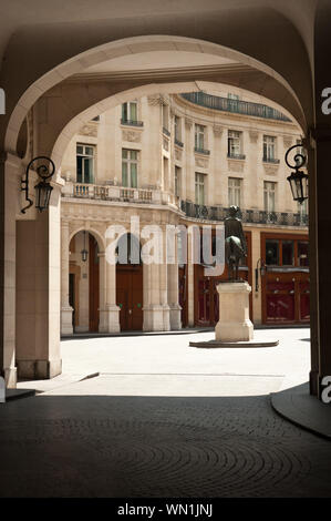 Paris, Rue & Place Edouard VII Stockfoto