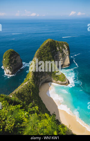 Die Klippen von Kelingking Strand in Nusa Penida, Indonesien Stockfoto
