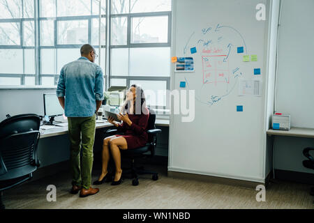 Mitarbeiter im Büro Stockfoto