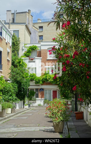 Paris, Cité Florale (Rue des Orchidees, Rue des Glycines, Rue des Volubilis, Rue des Liserons): Zwischen der rue Boussingault, sterben Auguste Lancon Stra Stockfoto