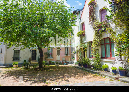 Paris, Cité Florale (Rue des Orchidees, Rue des Glycines, Rue des Volubilis, Rue des Liserons): Zwischen der rue Boussingault, sterben Auguste Lancon Stra Stockfoto