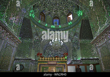 Shah Cherah Moschee in Shiraz, Iran. Spiegel Moschee. Stockfoto