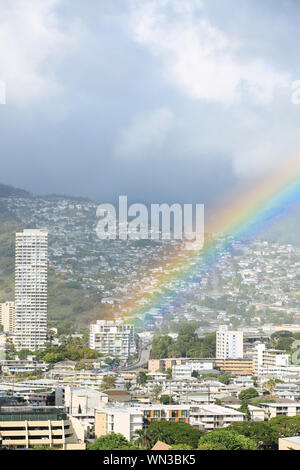 regenbogen über dem Himmel honolulu Stadt Blick auf hawaii Stockfoto