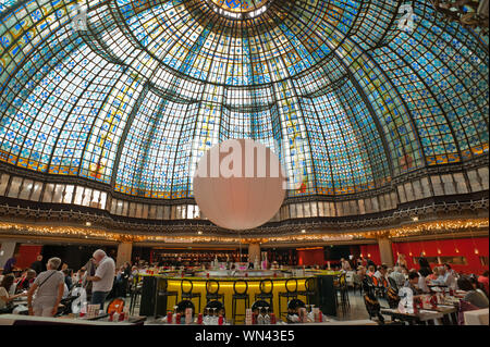 Paris, Kaufhaus Printemps - Paris, Printemps Einkaufspassage Stockfoto