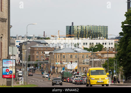 Verkehr auf der Tartu mnt Straße in Tallinn Estland Stockfoto