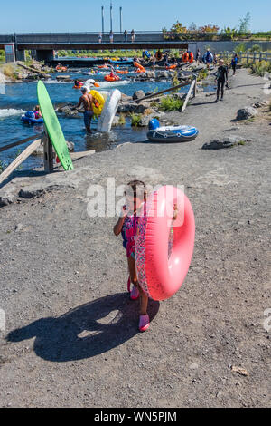 Rohre in den Deschutes River in Bend, Oregon. Stockfoto