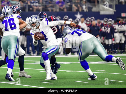 August 24th, 2019:. Dallas Cowboys Quarterback Dak Prescott (4). Während einer NFL Football Spiel zwischen den Houston Texans und Dallas Cowboys bei AT&T Stadium in Arlington, Texas. Manny Flores/CSM Stockfoto