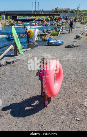 Rohre in den Deschutes River in Bend, Oregon. Stockfoto