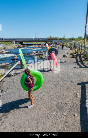 Rohre in den Deschutes River in Bend, Oregon. Stockfoto