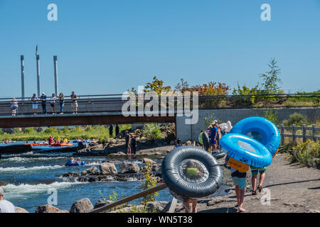 Rohre in den Deschutes River in Bend, Oregon. Stockfoto