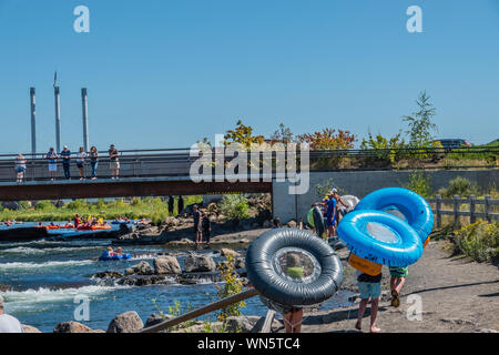 Rohre in den Deschutes River in Bend, Oregon. Stockfoto