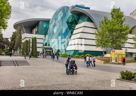 Park Bulvar Kino, modernes Gebäude, Baku, Aserbaidschan Stockfoto