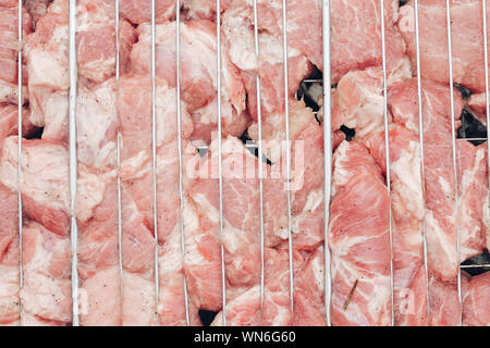 Ansicht von der Seite der Grill im Garten Stockfoto