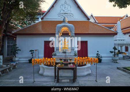 Devasthan oder Bot Phram (Brahmanen Tempel, ein Hindu Tempel mit vier - konfrontiert Brahma Abbildung, durch die brahmanischen Priester, Bangkok, Thailand Stockfoto