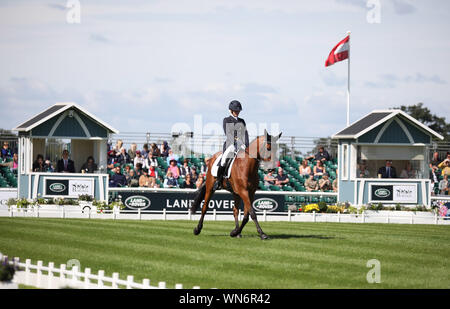 Stamford, Lincolnshire, Großbritannien. 05 Sep, 2019. Alicia Hawker auf Charles RR während der Dressur der Bühne im Land Rover Burghley Horse Trials, Stamford, Lincolnshire, am 5. September 2019. Credit: Paul Marriott/Alamy leben Nachrichten Stockfoto