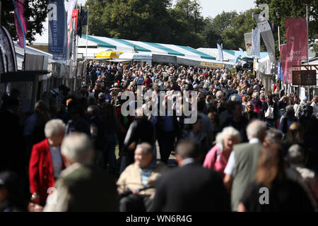 Stamford, Lincolnshire, Großbritannien. 05 Sep, 2019. Einen anstrengenden Tag an einem der shopping Paraden an der Land Rover Burghley Horse Trials, Stamford, Lincolnshire, am 5. September 2019. Credit: Paul Marriott/Alamy leben Nachrichten Stockfoto