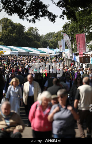 Stamford, Lincolnshire, Großbritannien. 05 Sep, 2019. Einen anstrengenden Tag an einem der shopping Paraden an der Land Rover Burghley Horse Trials, Stamford, Lincolnshire, am 5. September 2019. Credit: Paul Marriott/Alamy leben Nachrichten Stockfoto