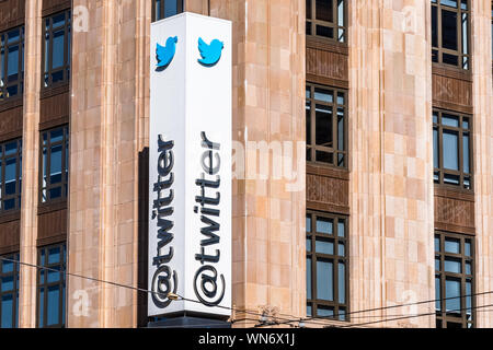 August 21, 2019 San Francisco/CA/USA - Nahaufnahme von Twitter Logo auf ihren Sitz in der Innenstadt von San Francisco. Stockfoto