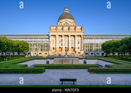 Das Gebäude der Bayerischen Staatskanzlei ist die offizielle Residenz des Ministerpräsidenten von Bayern, und wurde in 1993 abgeschlossen. Stockfoto