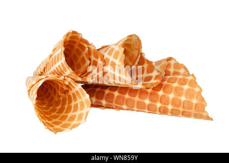 Knusprige Waffeln Eis golden auf weißem Hintergrund Nahaufnahme, Ansicht von oben, leere appetitlich icecream Wafer cup Design leckere hausgemachte Waffeln Stockfoto