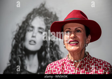 Sydney. 5. Sep 2019. Foto auf Sept. 5, 2019 zeigt Sydney Mayor Clover Moore an eine Eröffnungsfeier für die Nacht der Mode, in der Pitt Street Mall in Sydney, Australien. Dieses grosse retail Shopping Event in Australien kehrt in Sydney am Donnerstag. Credit: Bai Xuefei/Xinhua/Alamy leben Nachrichten Stockfoto