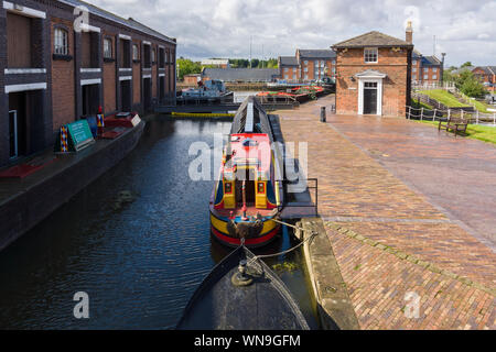 Die National Waterways Museum auf dem Shropshire Union Canal in Ellesmere Port wo das Binnenwasserstraßennetz zur Manchester Ship Canal verbindet Stockfoto