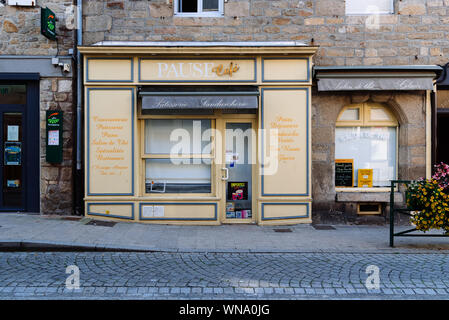 Roscoff, Frankreich - 31. Juli 2018: Retro storefront der Konditorei und Cafe im Zentrum der Stadt Stockfoto