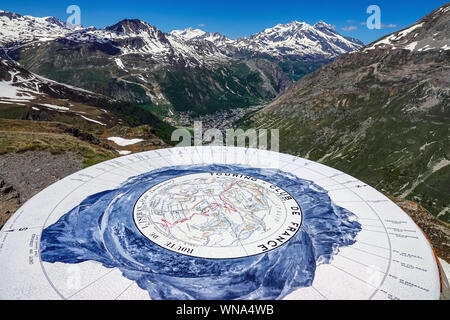 Val d'Isere und Aussichtspunkt, von, Col de l'Iseran, High Pass, Sommer Stockfoto