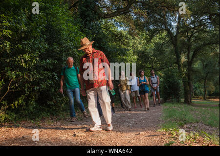 "Wald Baden', bioenergetische Erfahrung mit Marco Nieri. Park Villa Ada, Rom. Italien. Stockfoto